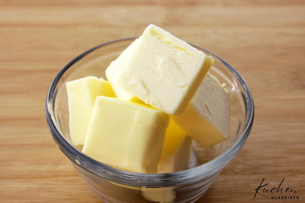 Weiche Butter in einer Schüssel – perfekt zum Backen